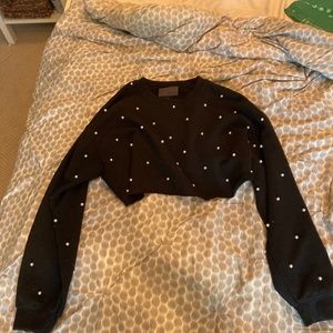 Black cropped long sleeve shirt with pearls